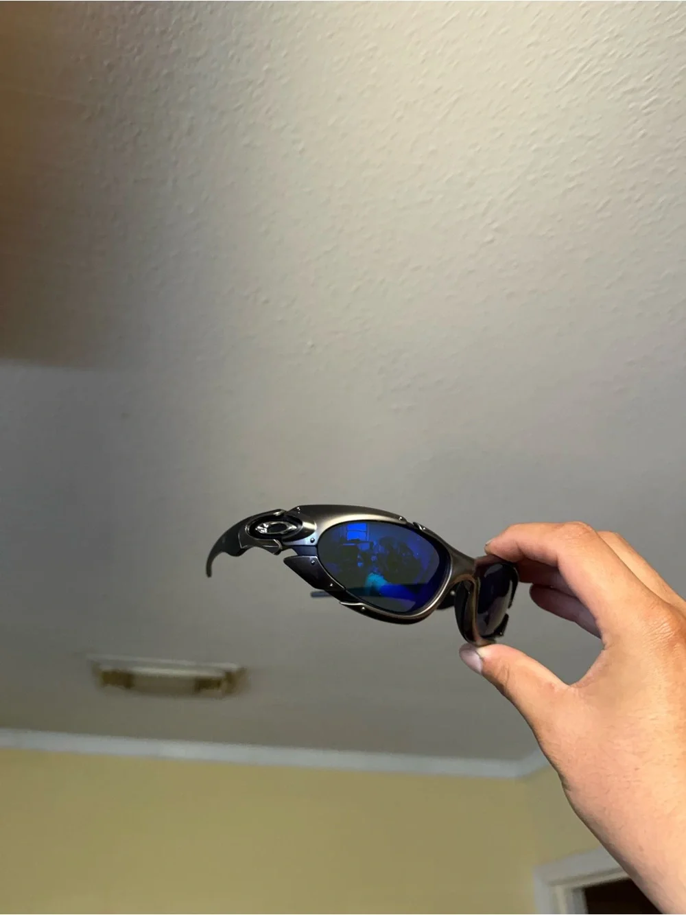 Oakley Men's Silver Frame Blue Mirrored Sunglasses